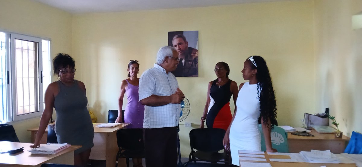 Yojaniers's tweet photo. Hoy, el presidente del Tribunal Supremo Popular @Oscar_CubaTSP visitó los tribunales municipales de San Miguel del Padrón y Arroyo Naranjo. 
Allí, conoció de sus principales resultados e intercambió con sus trabajadores.  
Gracias por su atención a los órganos de La Habana!! https://t.co/okd5kpNIs4