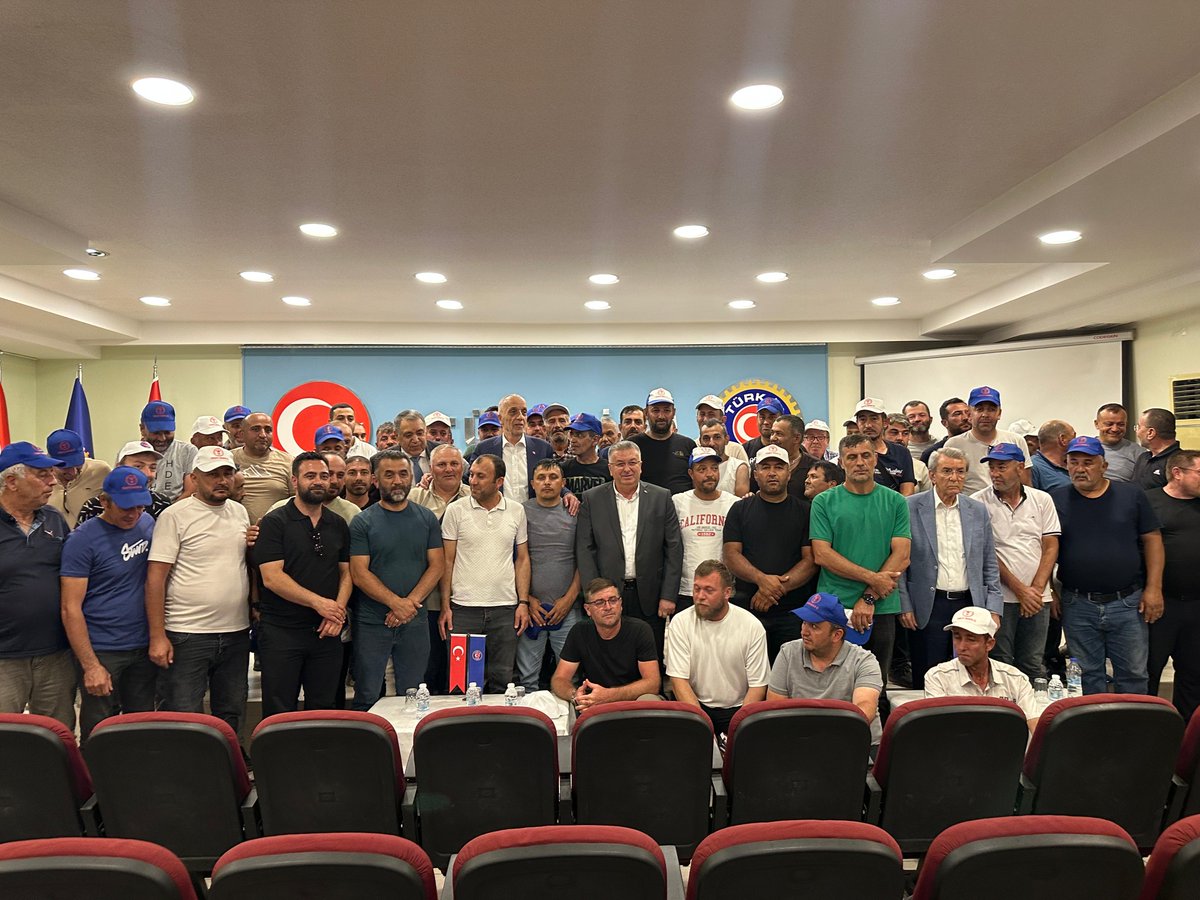 turkiskonf's tweet photo. TÜRK-İŞ’ten Doruk Madencilik  Mağduru İşçilere, sürecin başından beri tam destek: "Sonuna Kadar Arkanızdayız"

TÜRK-İŞ Genel Başkanı Ergün ATALAY, maaşlarını alamadıkları ve çeşitli hak kayıpları yaşadıkları için seslerini duyurmaya çalışan Doruk Madencilik mağduru maden işçilerini TÜRK-İŞ Genel Merkezi’nde ağırladı.

TÜRK-İŞ Genel Merkez binasında gerçekleşen görüşmede TÜRK-İŞ Genel Başkan Yardımcıları Nazmi IRGAT ve İrfan KABALOĞLU’da hazır bulundu.

Görüşmede Türkiye Maden-İş Sendikası Genel Başkanı Nurettin AKÇUL, “Sürecin başından beri maden işçilerini hiçbir zaman yalnız bırakmayan, taleplerimizi ilk ağızdan yetkililere ivedilikle ileten, her daim TÜRK-İŞ'imizin gücünü bize hissettiren ve bu güçle bize destek veren TÜRK-İŞ Genel Başkanı Ergün ATALAY’a teşekkür ederim" dedi.

Genel Başkan Ergün ATALAY ise gerçekleştirilen görüşmede maden işçileriyle tek tek ilgilenerek yaşanan sorunları bir kez daha birebir dinledi.

Görüşmede emek mücadelesinin önemine dikkat çekerek, mağdur işçilerin hak arayışlarında yalnız olmadıklarını s��yleyen Genel Başkan ATALAY, “Sizlerin yaşadığı bu mağduriyet kabul edilemez. Alın terinizin ve emeğinizin karşılığını alana kadar TÜRK-İŞ olarak sonuna kadar yanınızdayız. Haklı mücadelenizde üzerimize düşen ne varsa yapmaya devam edeceğiz.” dedi.