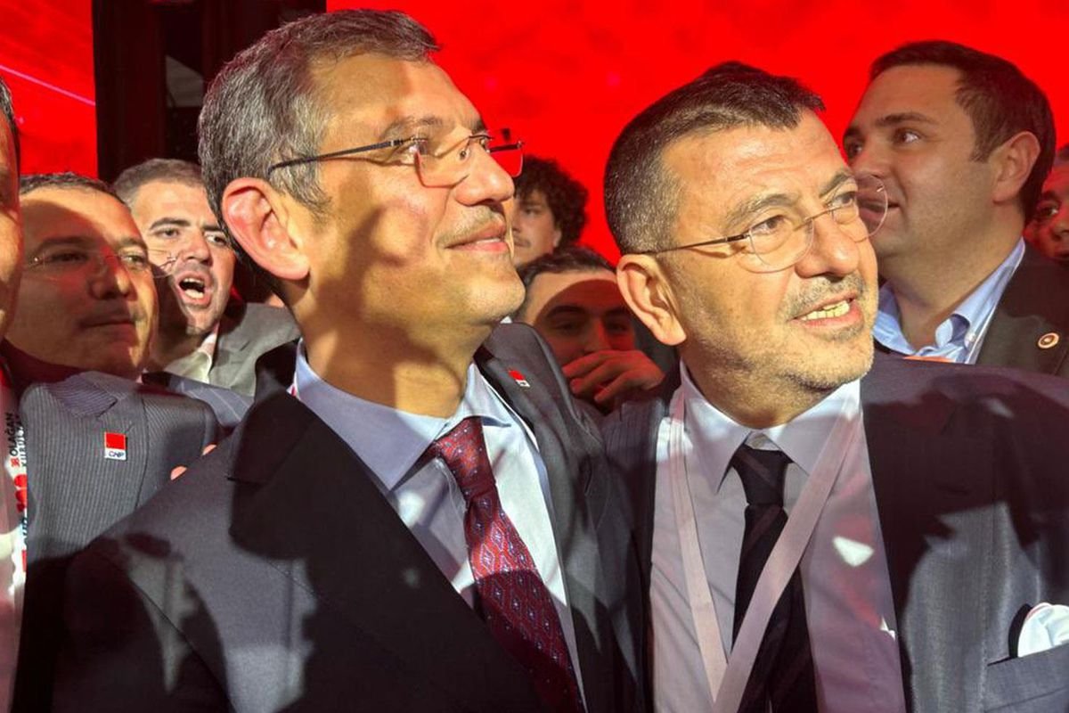 bulentgrsy's tweet photo. Özgür Özel ve Veli Ağbaba,

Kendinizden eminseniz dokunulmazlığınızın kaldırılmasını kendiniz isteyin.

Namusunuza, ahlâkınıza güveniyorsanız cesur olun.

Her şeye 'Hodri Meydan!' diyorsunuz, buna da deyin.

Kemal Kılıçdaroğlu'nun dokunulmazlığı yok.

Hadi,

Hodri Meydan!

@herkesicinCHP 
@kilicdarogluk 
@eczozgurozel 
@veliagbaba 
@yenipartiyiz (Bu hesap çalıntıdır.)