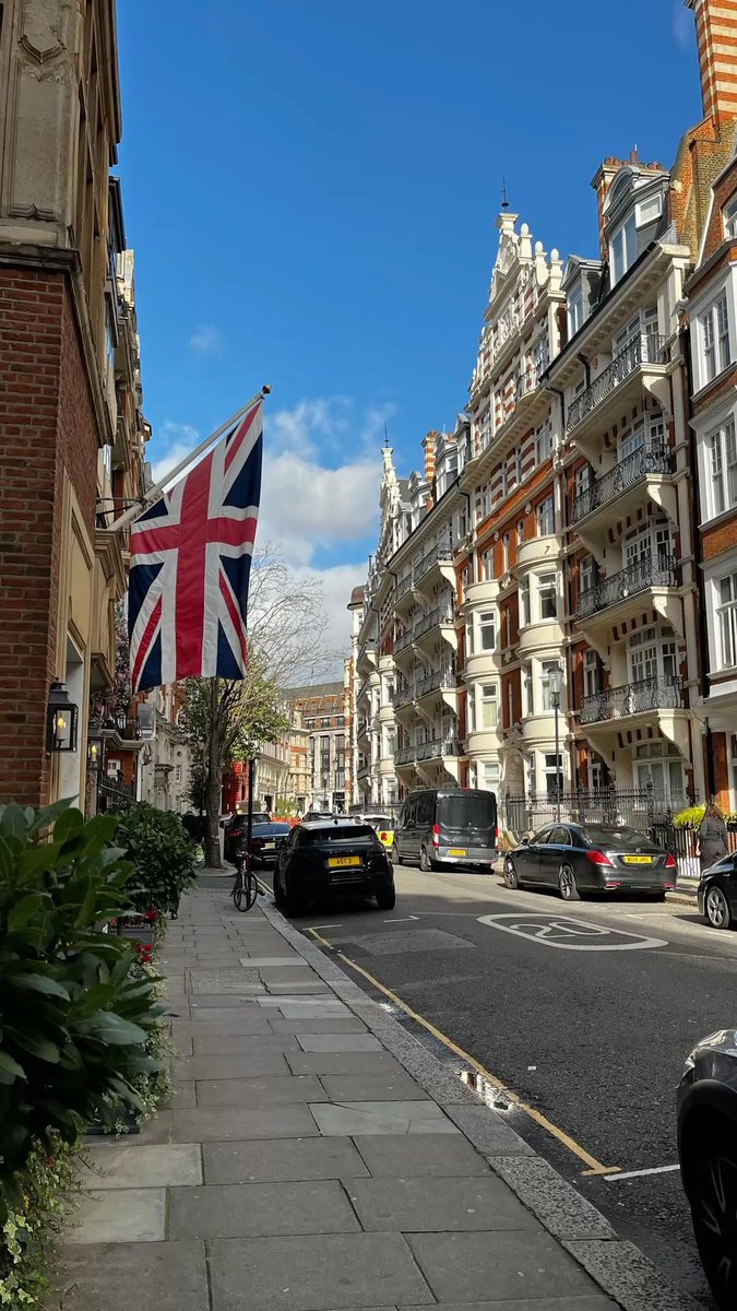 heislakes's tweet photo. Where the work took us today 🎥

#Todaysoffice #somewhereinLondon
#London https://t.co/CpI4Z6Ih4B