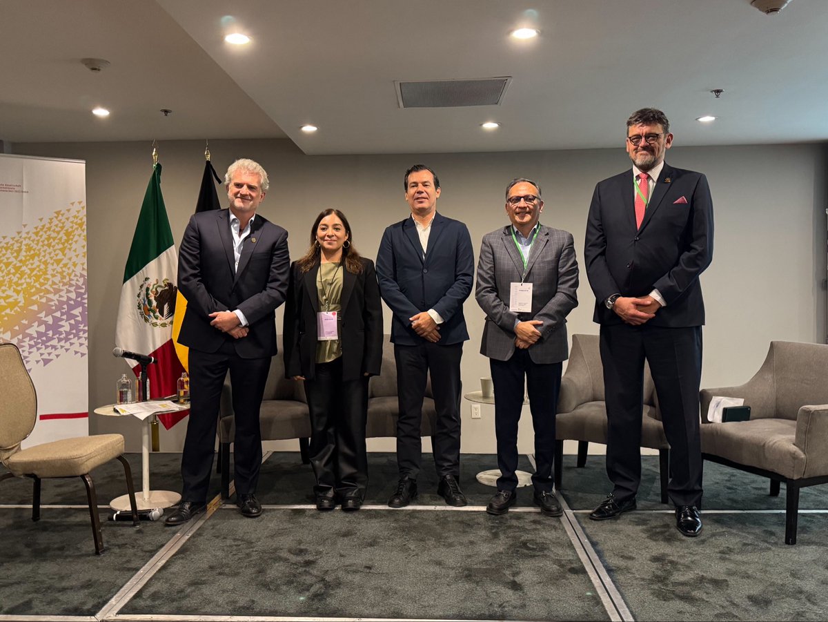 WRI_Ciudades's tweet photo. Francisco Barnés, de @WRIMexico, modera la segunda mesa, participan representantes de @Banobras_mx, @AMTM_AC, @autoridades_mov, así como autoridades de @GobiernoJalisco y @ChiapasGobierno, para dialogar sobre el transporte público como motor de competitividad y desarrollo social. https://t.co/J7jwAkdNtj