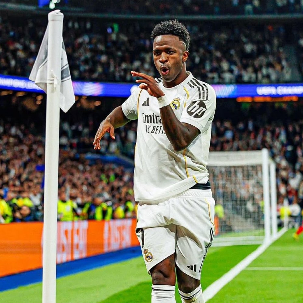 theMadridZone's tweet photo. 🚨💣 CONFIRMED: José Mourinho played a KEY ROLE in Vini Jr's contract renewal.

José was CONSTANTLY CALLING HIM, even when Vini was on vacation.

Mourinho kept telling him everytime how IMPORTANT he will be in his project. @geglobo https://t.co/rJC6ehVYi0