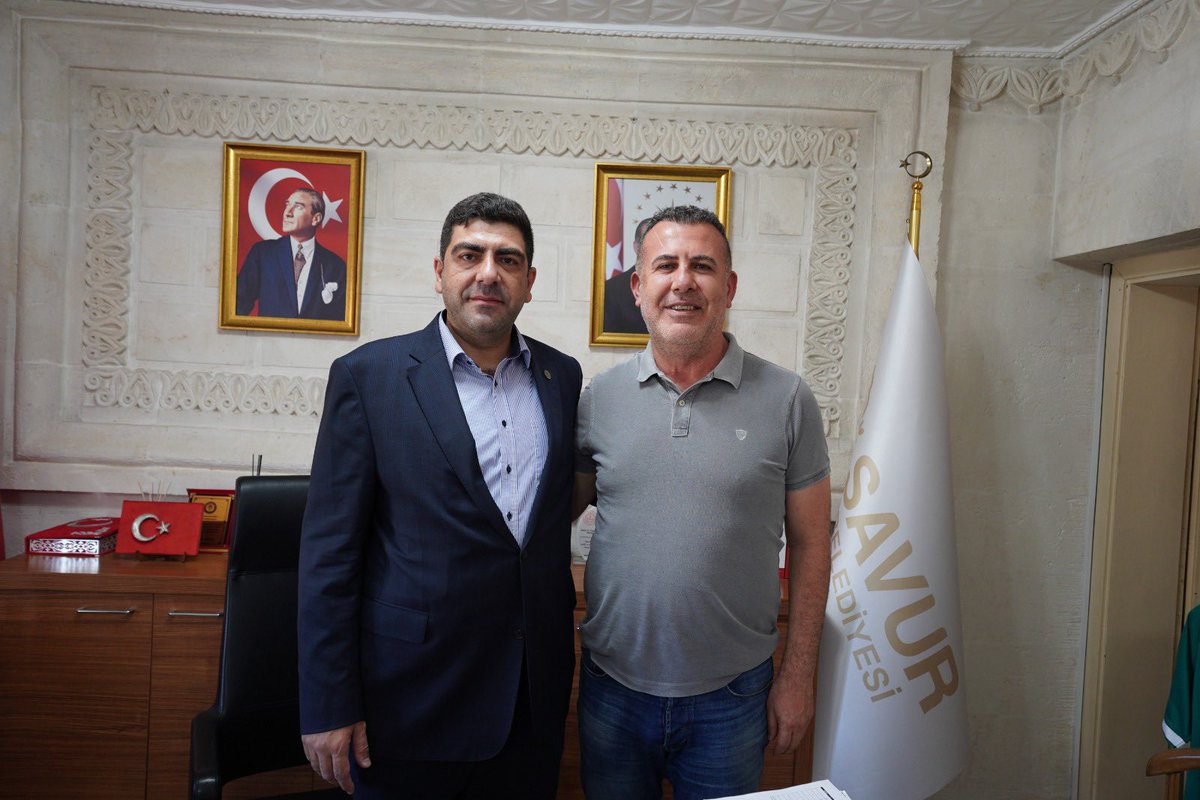MehmetUncu47's tweet photo. Savur Belediye Başkanımız Sayın Av. Engin Uğur Hamidi’yi, ilçe başkanlarımız ve teşkilatımızdan oluşan heyetimizle ziyaret ettik.

31 Mart Mahalli İdareler Seçimleri sonrasında hayata geçirilen belediye çalışmalarını, ilçemize kazandırılan hizmetleri ve önümüzdeki döneme ilişkin proje ve yatırımları değerlendirdik.

Aziz hemşehrilerimize en iyi hizmeti sunma anlayışıyla, uyum ve istişare içerisinde çalışmalarımızı sürdürmeye devam edeceğiz.

Nazik ev sahipliği ve Savur’umuza kazandırdığı hizmetlerden dolayı Belediye Başkanımız Sayın Av. Engin Uğur Hamidi’ye teşekkür ediyor, çalışmalarında başarılar diliyorum.

Milletimizle Çeyrek Asır, Türkiye Geleceğe Hazır. 🇹🇷
@mustafademir 
@EyupEroglu60