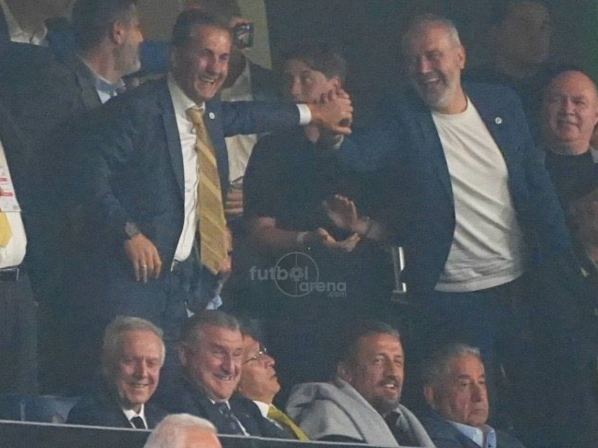 ASYSokakcom's tweet photo. Spor Bakanı Osman Aşkın Bak ve fenerbahçe başkanı aziz yıldırım'ın beraber keyifleri yerinde.. Soran olursa Galatasaray kollanıyor dersiniz! https://t.co/1UWqbjhAqe