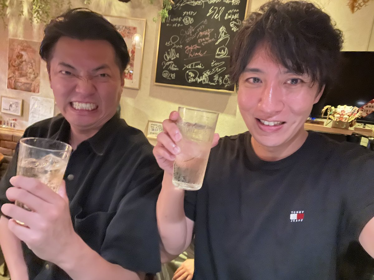 hannjuku_YM's tweet photo. 船長！ネタは最高でした！
でもネタ中にずっとニヤニヤしてたのと、打ち上げでずっと値段気にしてたのは、最低でした！！
あと最後、二人だけの二次会で普通にオレ6800円払いました！ https://t.co/Hv9DcgsKpT