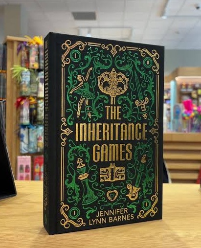 KelEdiciones's tweet photo. Te compartimos los libros más pedidos en el rubro Young Adults. 

Sumamos estas ediciones especiales de la trilogía Inheritance Games ¡muy llena de suspenso! y un estilo artístico que va a encantarte.

Están acá mismo: https://t.co/HNyxZfK7U1 y en sucursales 🌾 Ph: WaterStones • https://t.co/7hjAv3g1fZ