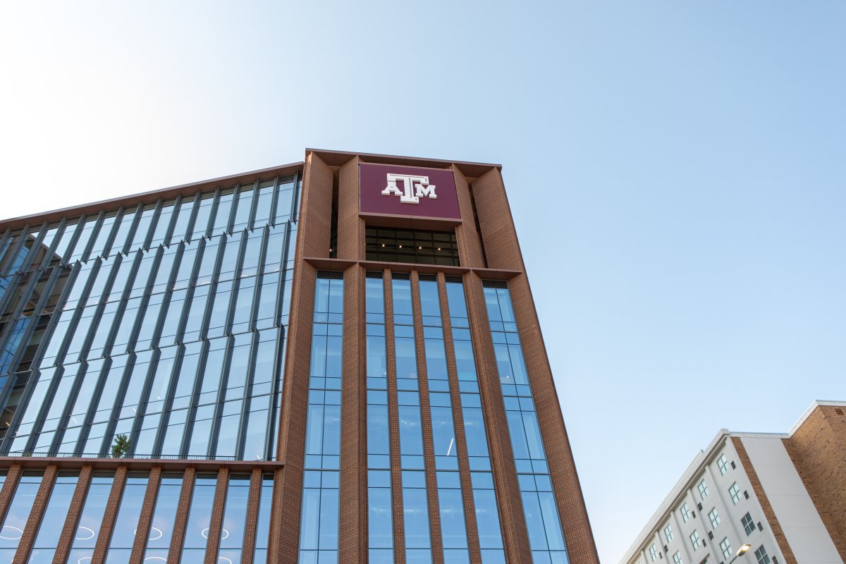 TAMULawSchool's tweet photo. A new era has arrived! Texas A&amp;M Law marked a major milestone on Wednesday with the grand opening of @tamufortworth. With the new school year just around the corner, we're eager to welcome students into the new Law &amp; Education Building. 👍 https://t.co/iZw5Bz8Mxe