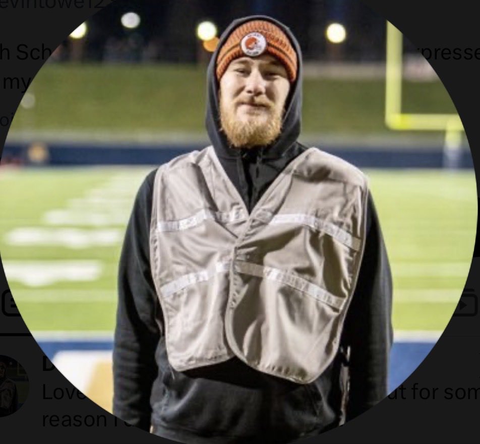 budc6's tweet photo. @devinlowe123 That’s pretty rich coming from a middle-aged dweeb whose claim to fame is being a HS sports contributor. You don’t look like you could string together two coherent sentences. https://t.co/R3rPxeowLl