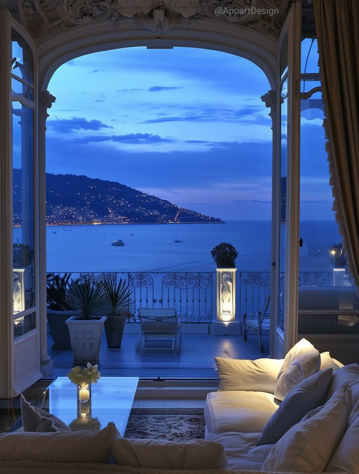 echoesofworld's tweet photo. Nice, France https://t.co/kxFPT9p33s