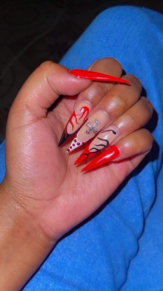 TheLastMuthoni's tweet photo. 💅💅 https://t.co/7NRuC6FsTZ
