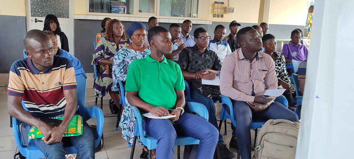 AfiMido's tweet photo. Plus de 30 volontaires ont bénéficié d'une formation organisée par le #CRVLomé afin de consolider leurs connaissances sur les principes du volontariat, les procédures administratives, le suivi-évaluation et les pratiques pour renforcer l'efficacité de leurs missions.

#Togo #ANVT https://t.co/UlszGMWzw6