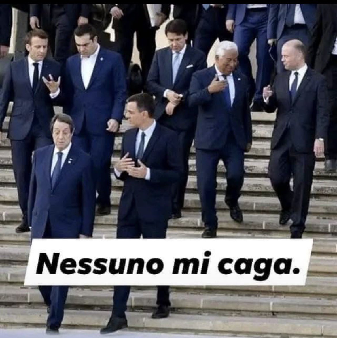 CoatoLaura39549's tweet photo. @Virna25marzo @FratellidItalia Non capisco perché #GiuseppiConte debba ricordarci tutti i giorni che è un cogli…cretino. Lo sapevamo già! https://t.co/0RBSdzKeuf