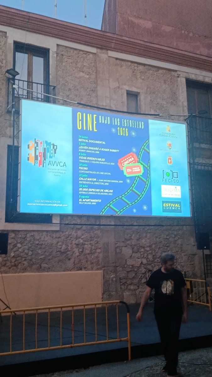 TheRealHumanes's tweet photo. Cine de verano en Cuenca. Toca disfrutar de #ElApartamento. Obra maestra indiscutible. https://t.co/2WSUGx2XOj