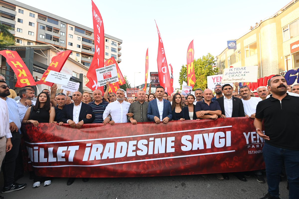 ozgurcelik1919's tweet photo. Millet iradesine saygı için Tuzla’da halkımızla yürüdük. 

Bir tarafta zalimlerin karşında dimdik duranlar diğer tarafta onurunu kaybedenler var. 

Operasyonlarla, tehditle, baskıyla şantajla milletimizin iradesine darbe vuranlara cevabı milletimiz sandıkta verecek. 

Onurunu, haysiyetini korumak için mücadele edenler kazanacak. 

Biz kazanacağız, Türkiye kazanacak!