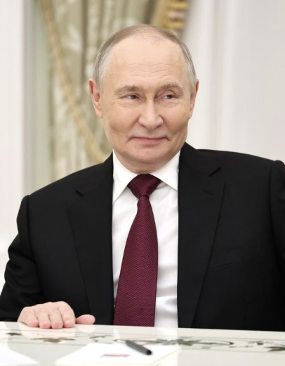 coinbureau's tweet photo. 🇷🇺 JUST IN: Putin signs Russia's first comprehensive cryptocurrency law, legalising regulated trading from September 1.

Only the most liquid coins, including BTC, ETH and USDT, will be approved for trading through licensed exchanges supervised by Russia's central bank.

Crypto payments remain banned.