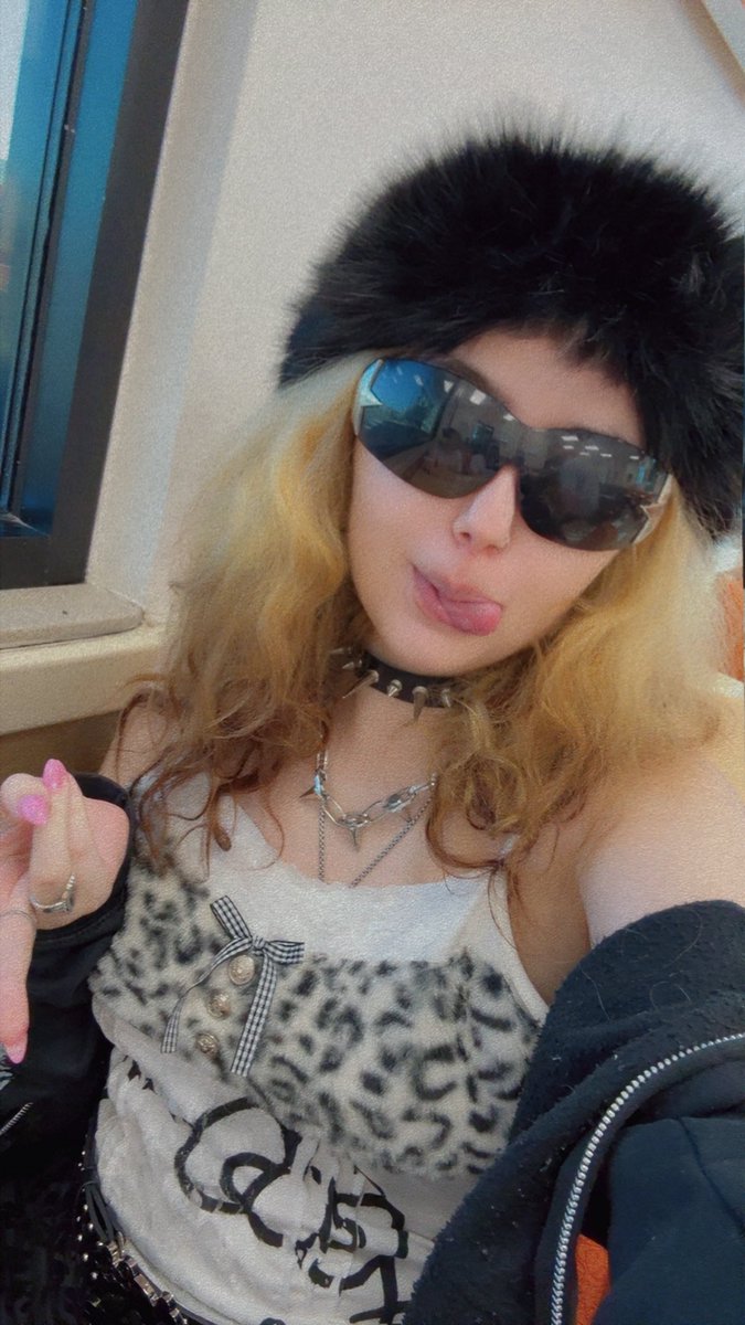 sendforangel's tweet photo. ooh you wanna relapse sooooo baaaaaad https://t.co/sipC4HObmW