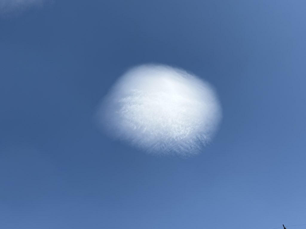 hurricanetrack's tweet photo. Gotta be one of the coolest clouds I’ve ever seen. https://t.co/J3t9GL7m92