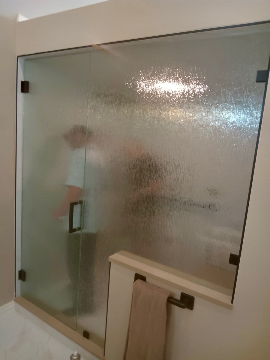 CollinCoGlass's tweet photo. Looking to upgrade your shower enclosure? Discover the differences between ultra-clear Starphire glass, private rain-pattern glass, and protective coatings for easy maintenance. Read about the top choices today: https://t.co/ApMCIaVnxz #ShowerEnclosures #HomeImprovement #FriscoTX #CollinCountyGlass