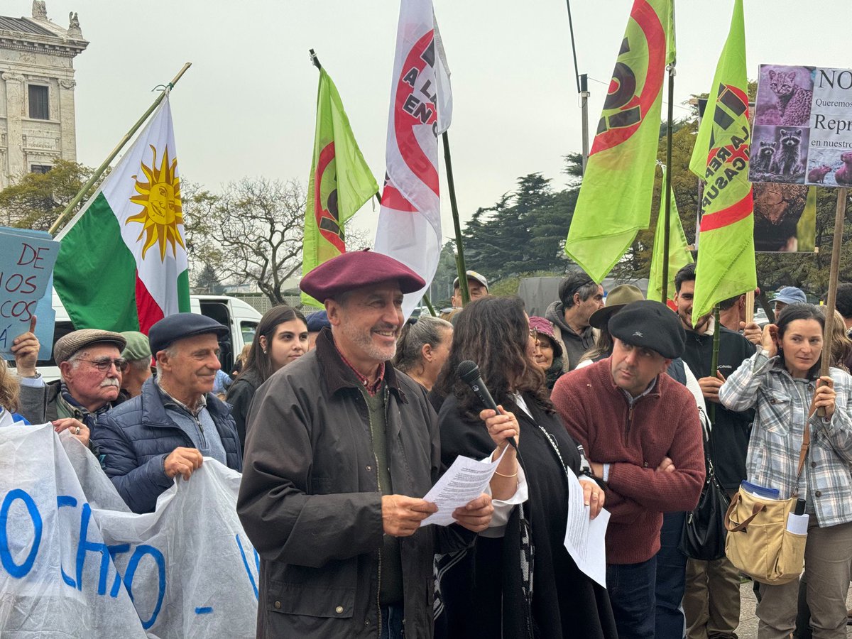 sergiobotana's tweet photo. Nunca vi tanta INSENSIBILIDAD de un Gobierno. No les importa la comunidad de #CASUPA, ni la gente, ni los árboles, ni los animales. Solo les importa la POLÍTICA.
Son de campaña. No valen nada. En Montevideo no se animaron a hacer ni un túnel… https://t.co/JJMRSKPbDy