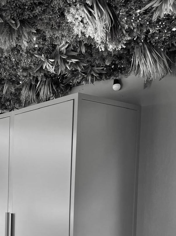reframekitchens's tweet photo. A FRAME outdoor installation sneak peak.
The combination of the Olive kitchen finish with the living ceiling creates a space unlike any other.
More of a reveal incoming.
#reframe #kitchendesign #modernkitchen #kitcheninspo #designled #framekitchen #outdoorkitchen https://t.co/qKLFtO89gG