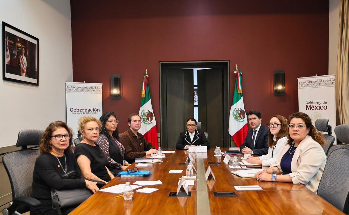 plumastecolote's tweet photo. Familiares del periodista Alejandro Leyva Aguilar se reunieron con la titular de Gobernación, Rosa Icela Rodríguez. @rosaicela_ https://t.co/JBVW0FksSG