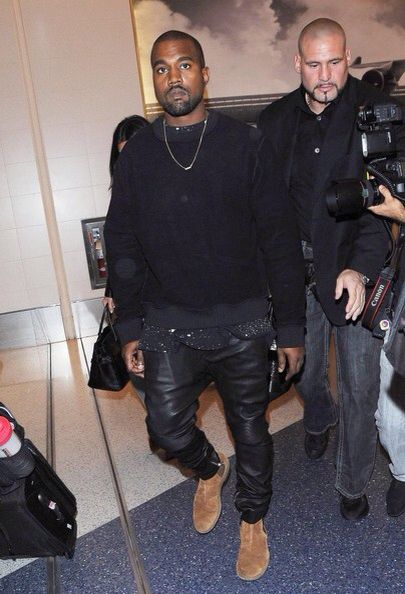 DodoFits's tweet photo. Ye Knows How To Layer A Shirt https://t.co/Xz7ncXVyRn