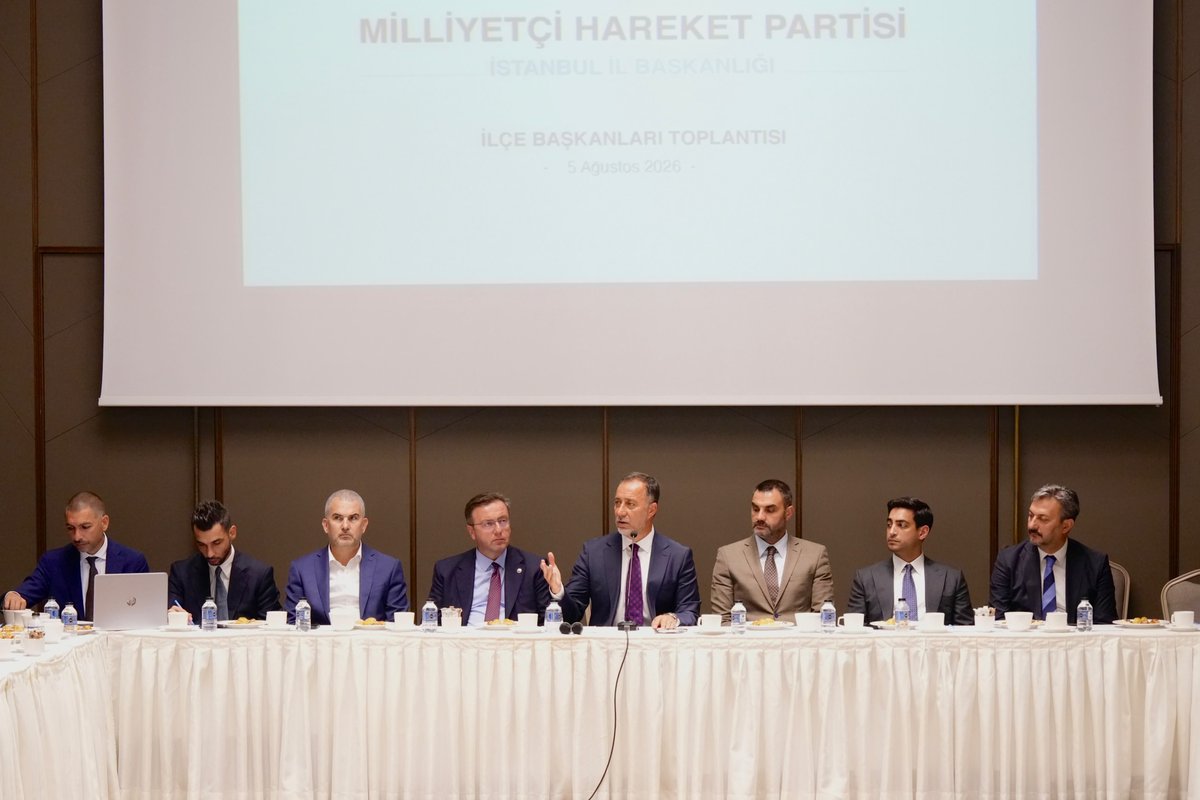 _MHPistanbul_'s tweet photo. İl Başkanımız Sayın @BBvolkanyilmaz, İstanbul'daki 39 ilçemizin ilçe başkanlarıyla toplantı gerçekleştirdi. 
Toplantıda, Genel Başkanımız Sayın Devlet Bahçeli’nin “Terörsüz Türkiye” hamlesiyle ilgili görüş ve açıklamaları başta olmak üzere, 8-9 Ağustos 2026 tarihlerinde gerçekleştireceğimiz ikinci etap ilçe kongrelerimiz ve ilçe başkanlıklarımızın sürdürdüğü faaliyetler görüşüldü. 
Gündemlere ilişkin konuşmasının ardından ilçe başkanlarına tek tek söz veren İl Başkanımız, istişarelerin ardından önümüzdeki kongreler ve çalışmalar için başarı dileklerini sundu.