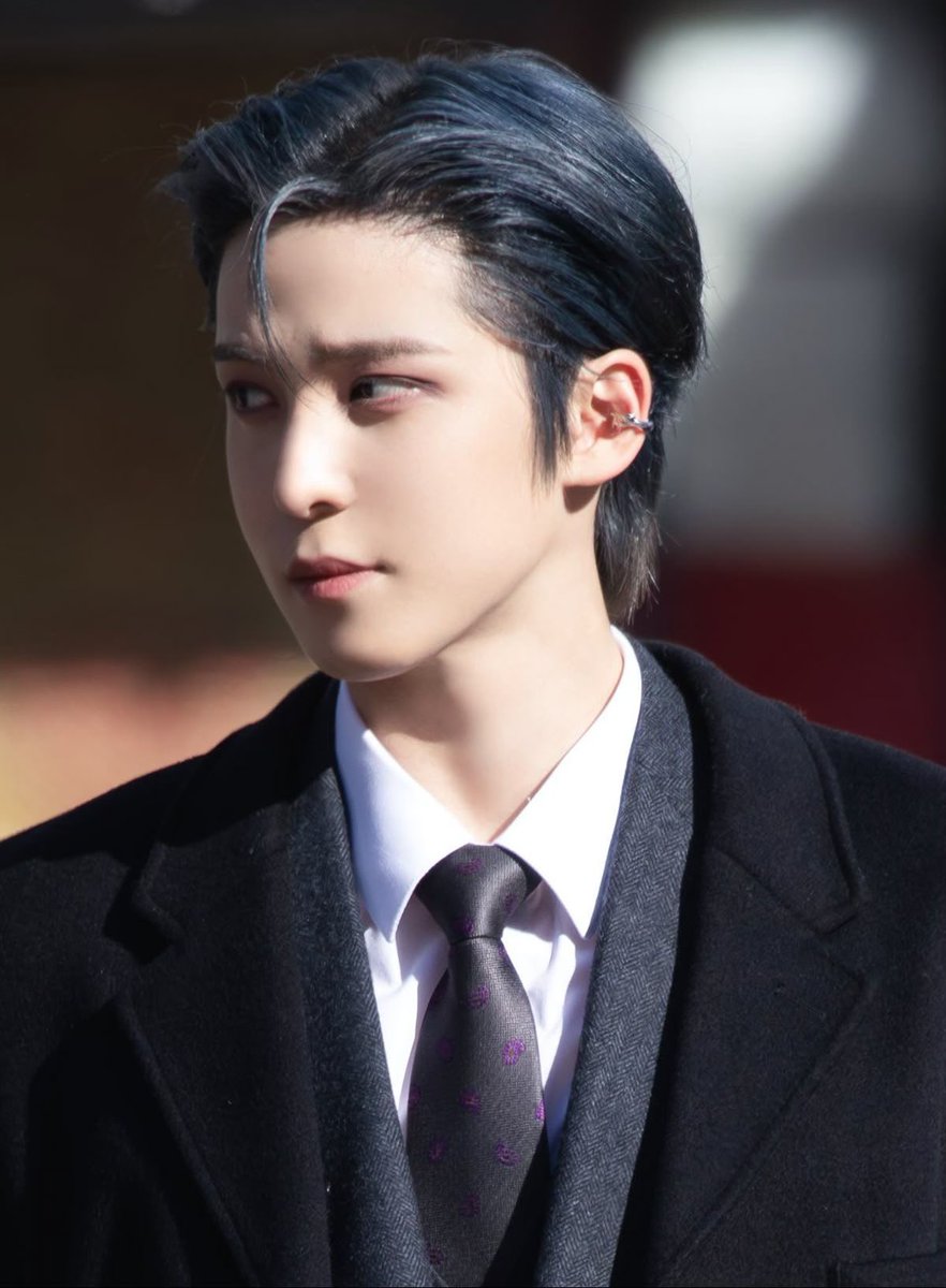 yungisholic's tweet photo. this hairstyle is top tier fr https://t.co/jK8DhLq82W