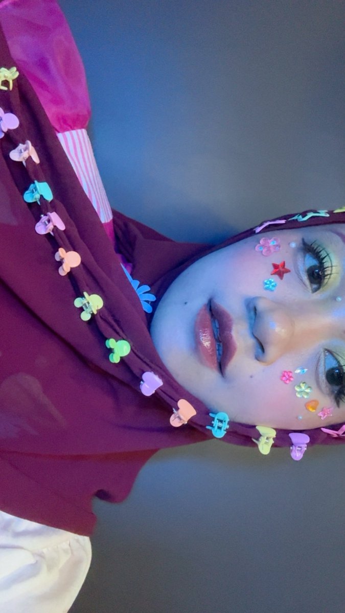 milleasahi's tweet photo. naykillaa trend wkwk

bener bener mood bgt kalo makeup di jam jam midnight gini https://t.co/C1i0EbHQuC