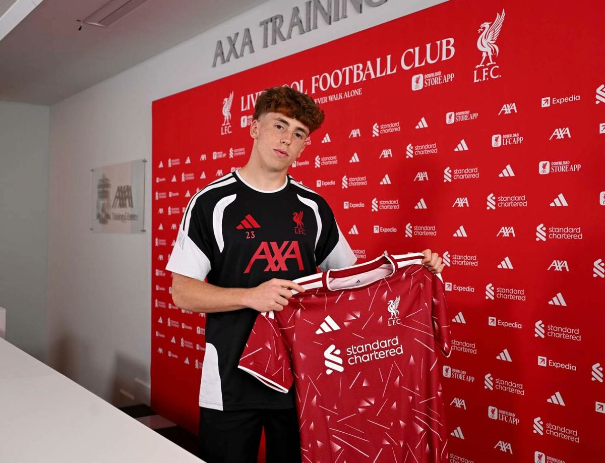 DeadlineDayLive's tweet photo. 🚨 𝗢𝗙𝗙𝗜𝗖𝗜𝗔𝗟: Liverpool have unveiled the £34.5M signing of Víctor Muñoz from Osasuna. 

(Source: @LFC) https://t.co/GqEyEipHzC
