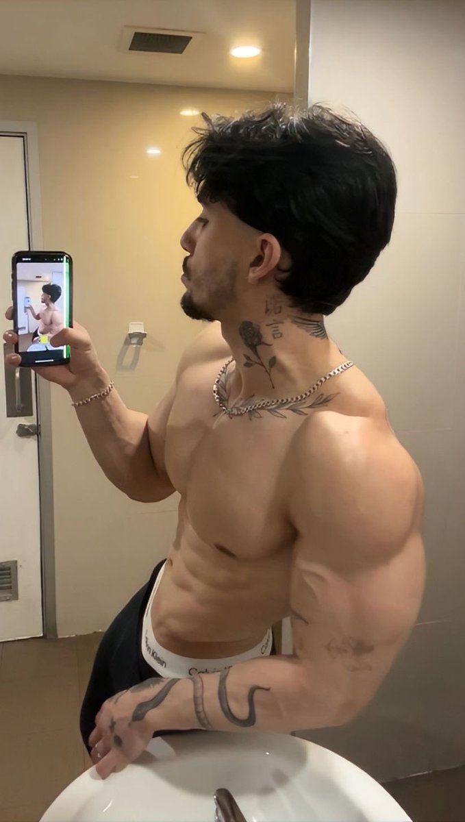hotdudezz's tweet photo. https://t.co/bG9YyMRNEy