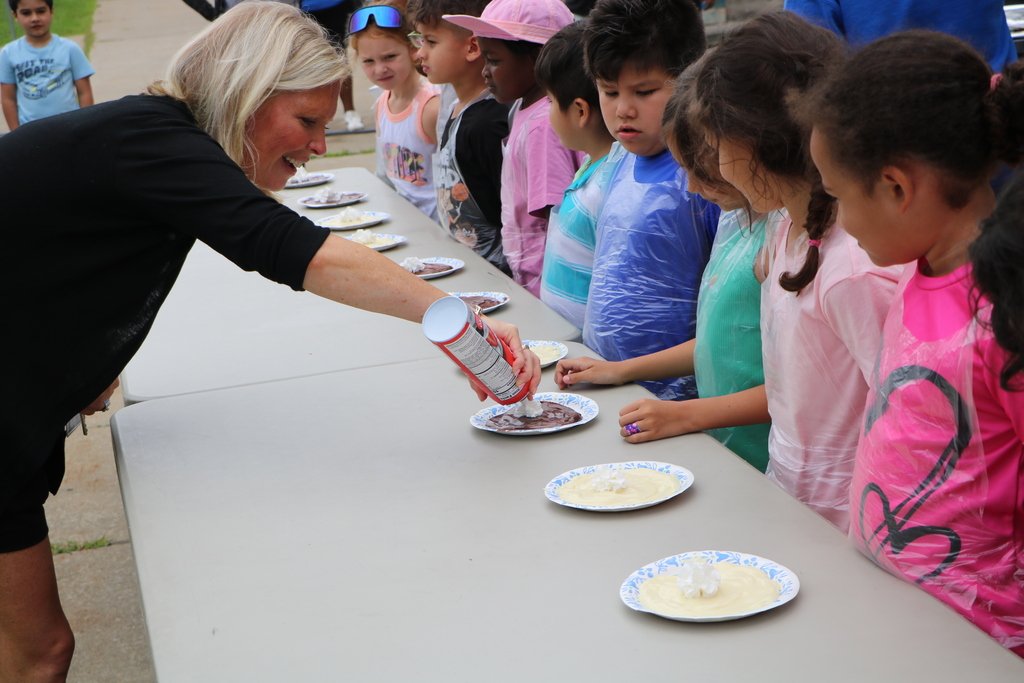 BinghamtonCSD's tweet photo. 🥧 | Victory tastes sweet. Our Imagination Adventure students at Benjamin Franklin Elementary had a blast at today's pie-eating contest! #BPatriotProud https://t.co/AKlc4vHOsL