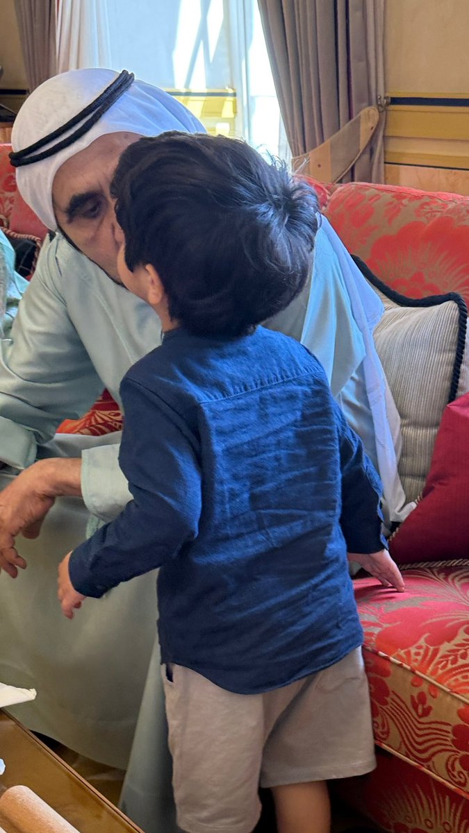groupfazza's tweet photo. صاحب السمو الشيخ محمد بن راشد آل مكتوم، مع حفيده الشيخ محمد بن حمدان بن محمد بن راشد آل مكتوم "ربي يحفظهم"

His Highness Sheikh Mohammed bin Rashid Al Maktoum, with his grandson, Sheikh Mohammed bin Hamdan bin Mohammed bin Rashid Al Maktoum “May God bless them”. https://t.co/KobrEufNf1
