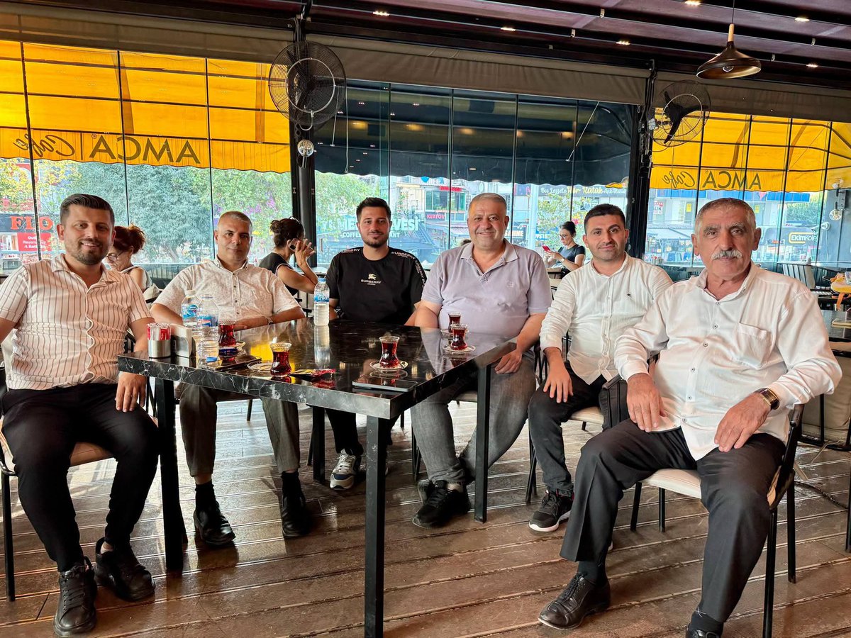 huseyin0147's tweet photo. Amca Cafe Sahibi Hemşehrimiz Sn. Mehmet Bozkurt beyi MAR-DAD Genel Sekreteri Yunus Altunkaynak , Gençlik Kolları Başkan Yardımcısı Emre BAŞAK, MAR-DAD Üyesi, Doyanç Sigorta İşletmecisi Mehmet Doyanç , Hemşehrimiz Afad Memuru Halil Günaydın ile birlikte ziyaret ettik. 
Misafirperverliğinden dolayı Mehmet beye teşekkür ederiz. 🇹🇷
Adres. Baraj yolu Duygu Cafe durak karşısında.
           Adana'daki Mardinliler Dayanışma ve Sosyal Yardımlaşma Derneği MAR-DAD 

@Mardad_01 
@ADANAMARDAD