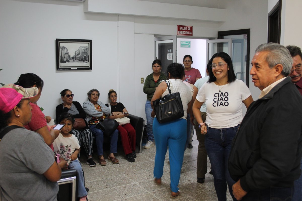 MAntorchaDgo's tweet photo. #Entérate || Hoy, representantes de diversas colonias del oriente de la capital, encabezados por Pedro Martínez Coronilla, dirigente estatal del Movimiento Antorchista, sostuvieron una intensa jornada de trabajo en mesas de seguimiento con las dependencias involucradas.

El objetivo fue dar puntual seguimiento a los compromisos adquiridos para concretar obras que transformarán la vida de miles de familias trabajadoras. Se revisaron los avances y se reafirmó el compromiso con las siguientes acciones prioritarias:

1. Pavimentación de la calle Camino a la Loma: Mejorando la movilidad y el acceso a la zona.
2. Agua Potable y Electricidad en la colonia "Unión Fraternidad y Lucha": Servicios básicos que dignificarán los hogares.
3. Introducción de Drenaje en la Colonia Clara Córdova: Una obra fundamental para la salud y el bienestar.