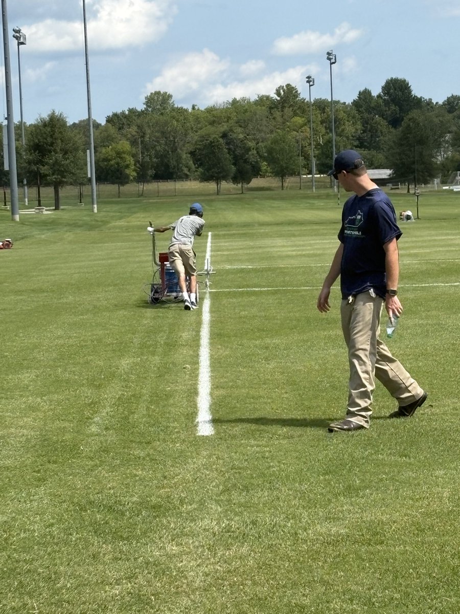 kysfma's tweet photo. Man vs Robot! 

I would say our guy Josh Barnes is pretty impressive! 

Whose line is straighter? Let us know in the comments! https://t.co/8YeTtKqtx7