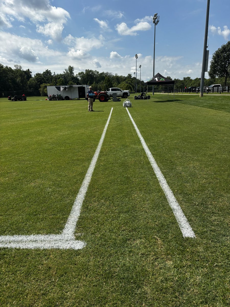 kysfma's tweet photo. Man vs Robot! 

I would say our guy Josh Barnes is pretty impressive! 

Whose line is straighter? Let us know in the comments! https://t.co/8YeTtKqtx7