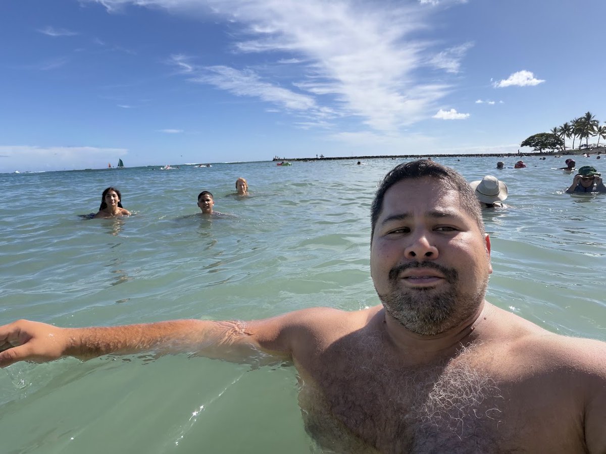 IvDogg's tweet photo. #KahanamokuBeach #HiltonHawaiianVillage #DukeKahanamoku #4thOfJuly #TreasonDay #Waikiki #Honolulu #Oahu #Hawaii https://t.co/LRTy4bo26h