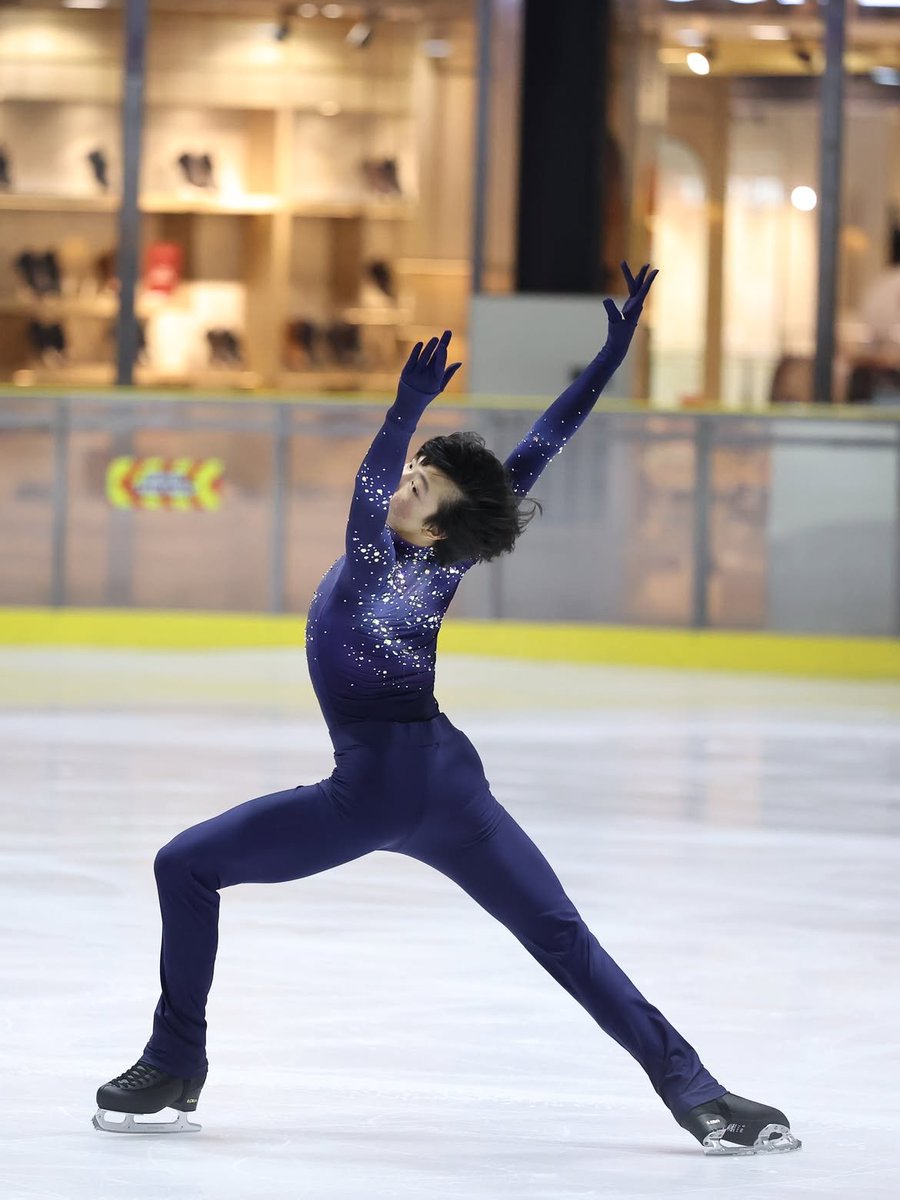 hiroGOATathip's tweet photo. hiro uploaded his instagram with photos from the asian open trophy ⭐ https://t.co/CCqWZbZdUE