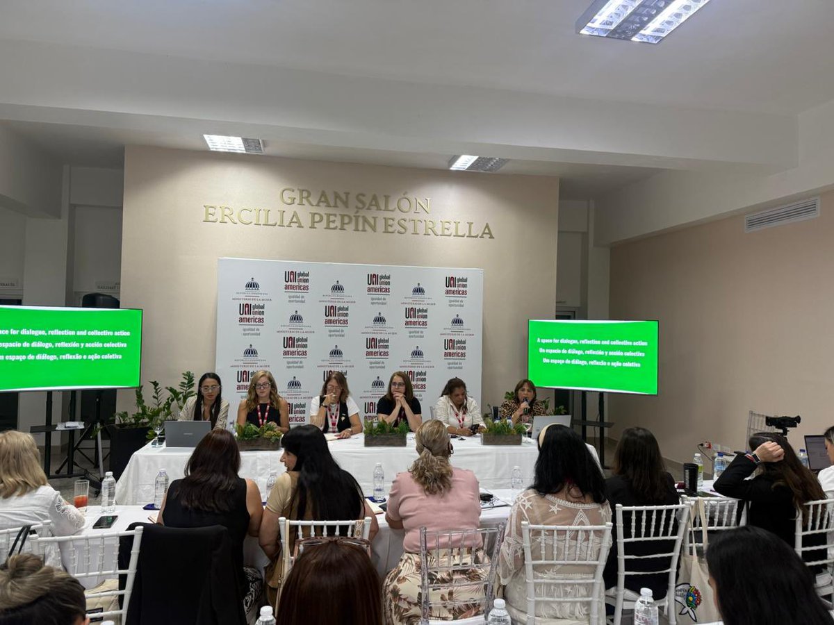 fenassap's tweet photo. 🗣️Hoy en Encuentro Mujeres de Conferencia @uniamericas en 🇩🇴pdta de @fenassap Gloria Flores @gloflowers expuso sobre la situación de las mujeres en el Chile actual🇨🇱.
👉En la actividad participó la Mtra de la Mujer de Rep. Dominicana @MMujerRD @GloriaReyesG https://t.co/A4VliNpQFm