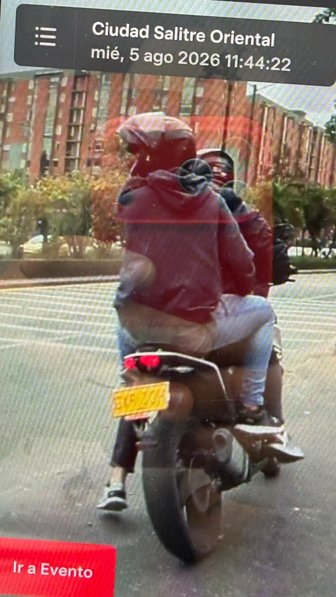 PasaenBogota's tweet photo. #BOGOTÁ. Sobre el mediodía de este 05AGO, un ciudadano fue víctima de fleteo cerca al CC/Gran Estación en la loc/Teusaquillo. Dos sujetos armados en una motocicleta de presunta placa GXR10H, lo despojaron de una gruesa suma de dinero, cadena y manilla de oro. Al parecer, estos mismos individuos habrían participado en un presunto hurto a los ocupantes de una camioneta en la loc/Usaquén días atrás.