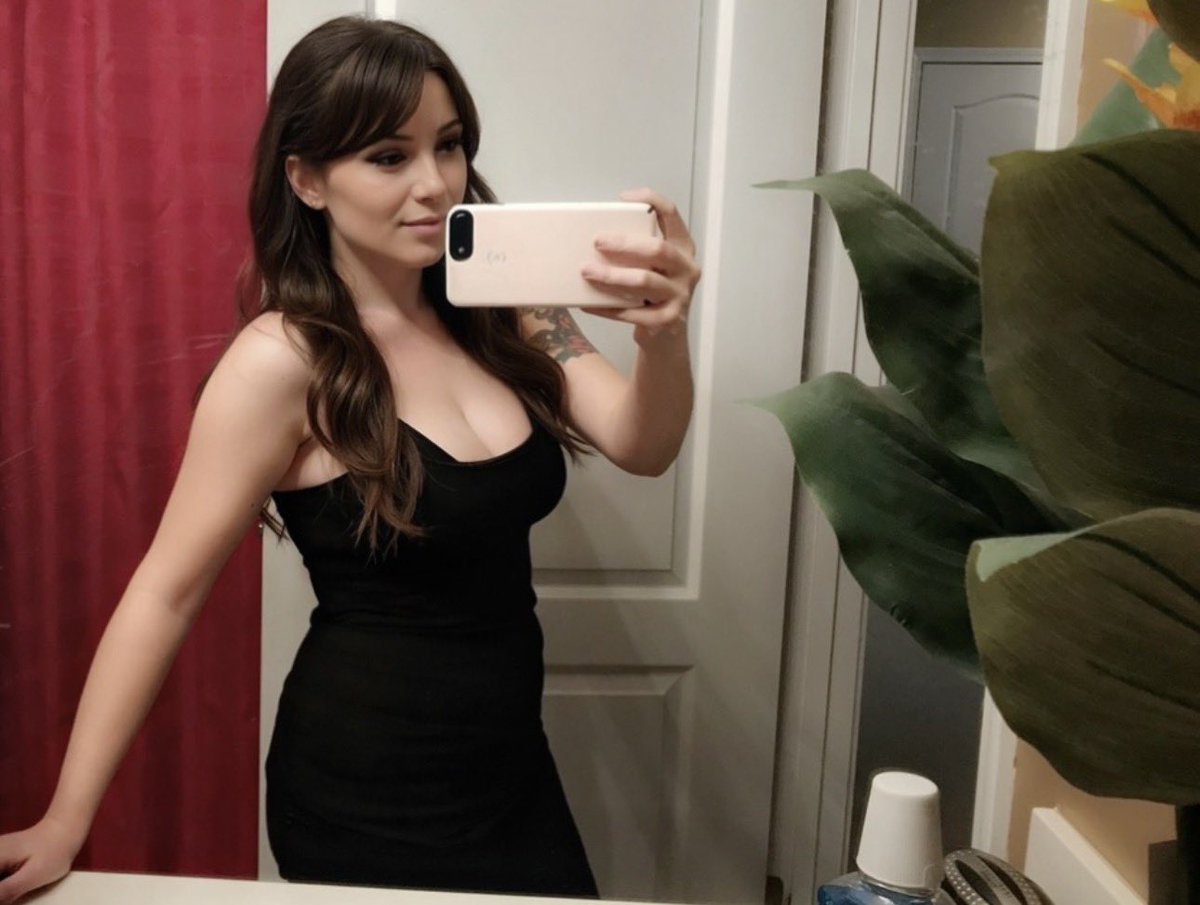 emberrrrs's tweet photo. Before findom. After findom. https://t.co/hfp4suhlvw