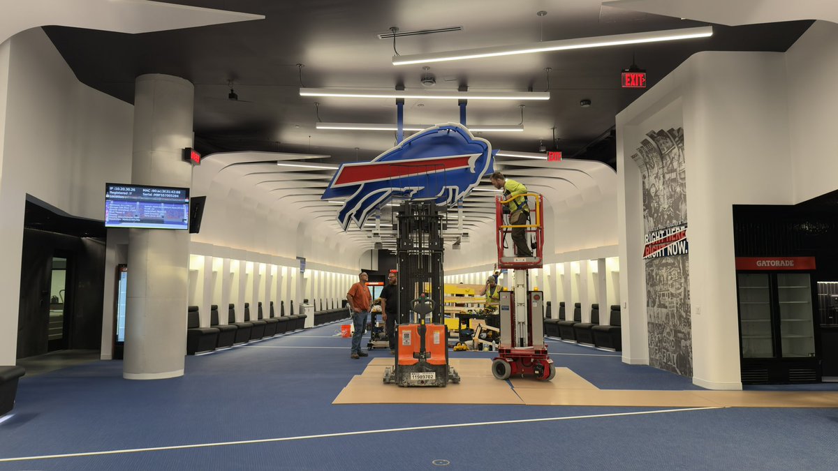 PeteGuelli's tweet photo. Locker room was missing something. #BillsMafia https://t.co/OKKzhmOeBW
