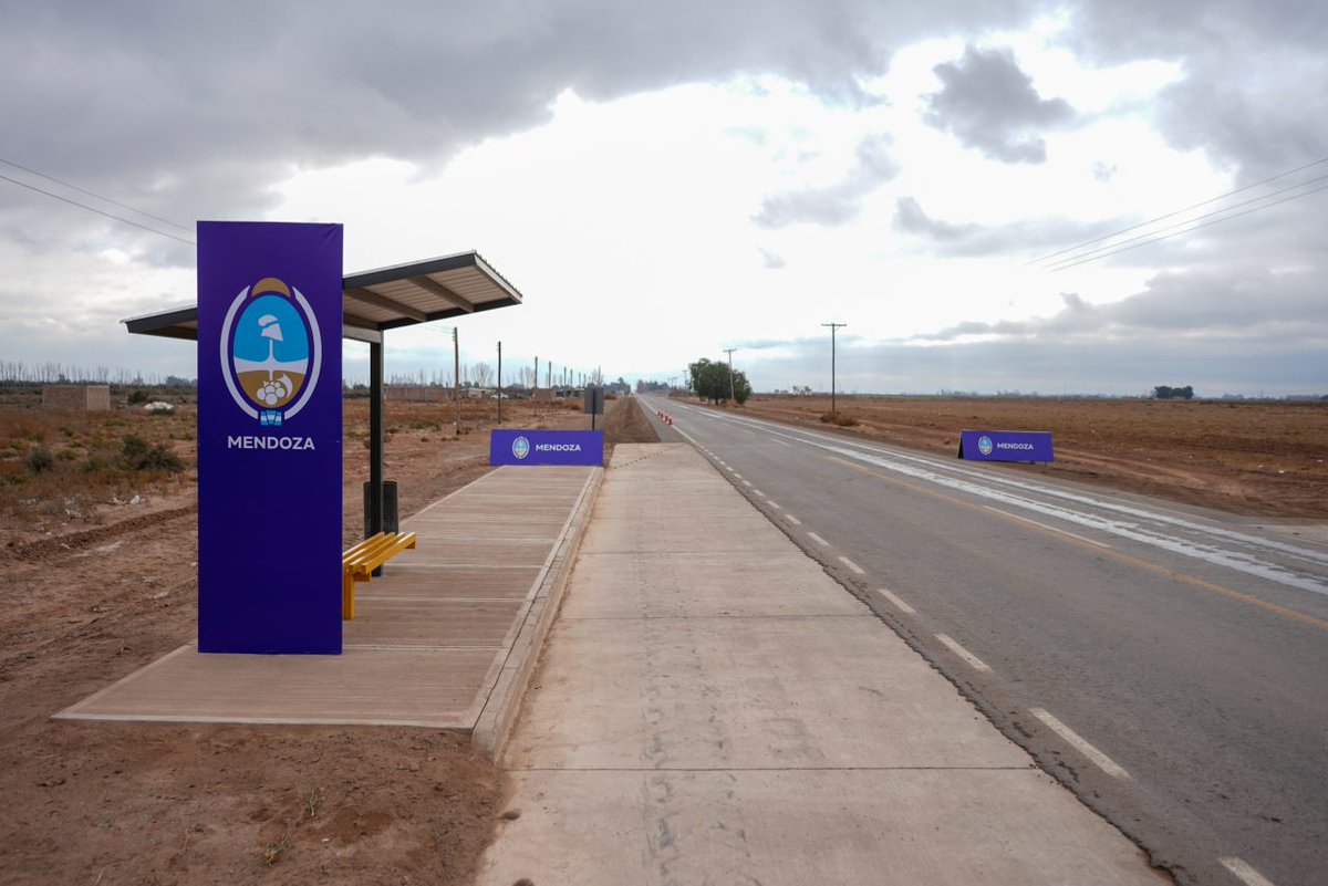 NatalioMema's tweet photo. Habilitamos la renovación de la Ruta Provincial 33, un corredor estratégico de 5,6 kilómetros para la producción y la logística de Mendoza.

Más allá del asfalto nuevo, son obras que mejoran el día a día y proyectan la Mendoza que viene: 
• Transporte público: extendimos el recorrido de colectivos y sumamos paradores techados. 
 • Logística fluida: pasan más de 500 camiones diarios. Estamos consolidando una nueva "variante norte" para que los vehículos de carga pesada no sature el tránsito del Gran Mendoza.
 • Desarrollo agroindustrial: conectamos mejor a Maipú, Lavalle, San Martín y Guaymallén, agilizando los tiempos. 

Toda la información de la obra acá 👇 https://t.co/5PpC0DusuR