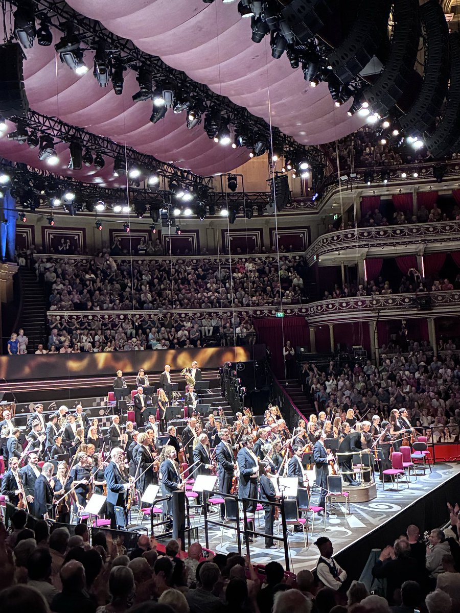 geocham's tweet photo. Gorgeous stuff from @the_halle and the brilliant @alexdariescu making her Proms debut. And the best Rach 2 clarinet solo I’ve ever heard 💕 https://t.co/dS4rSP9uhx