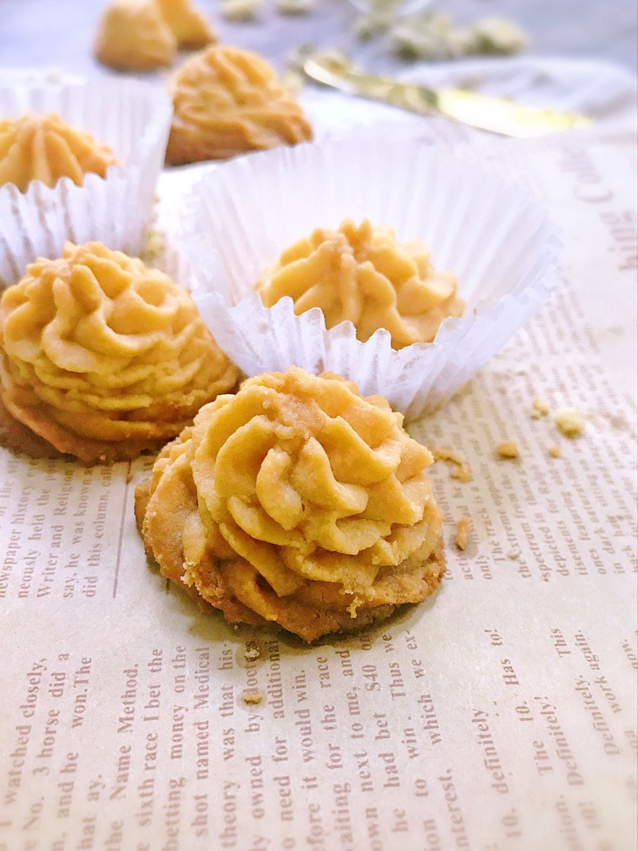 funigovituse's tweet photo. Just pulled these fluffy honey butter cookies out of the oven — warm, buttery, and smelling like heaven! Perfect little weekend pick-me-up ， https://t.co/EVKHJVw4Sq