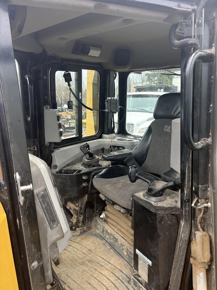 machinerytrader's tweet photo. This 2018 CATERPILLAR D6T XW Crawler Dozer is ready for its next job! 💪

⏱️ 8,943 hours
📍 AccuGrade ready
⚙️ VPAT blade
⛓️ Multi-shank ripper
✅ Ready to work!

🔗 View the dozer here! ➡️ https://t.co/Ki6JknM7E3

#Caterpillar #Dozers #CrawlerDozer #MachineryTrader https://t.co/R6xWwFJouO