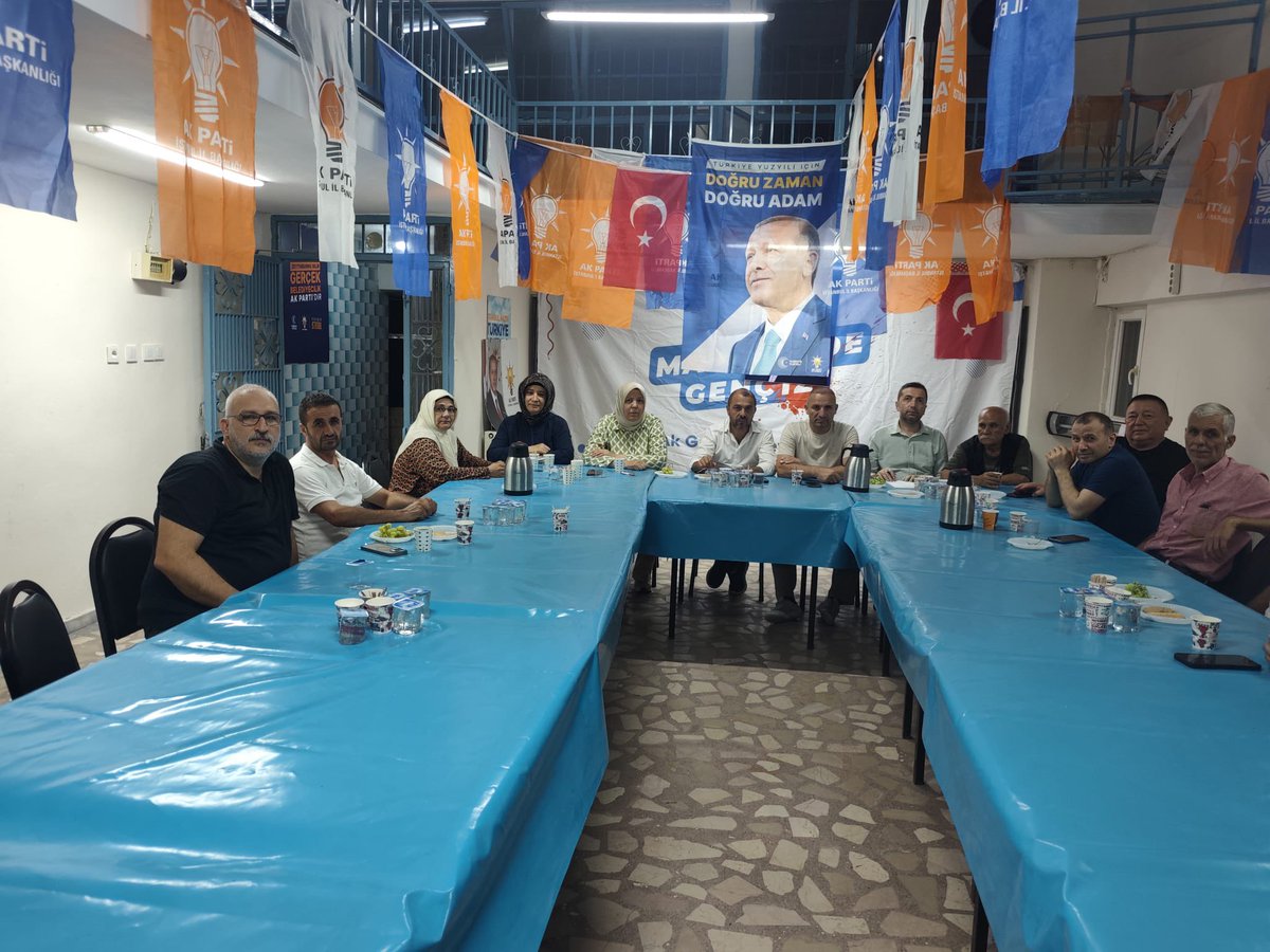 akzeytinburnu's tweet photo. Her Mahallesiyle İstanbul 
Her Hikayesiyle Zeytinburnu 

✅ Nuripaşa mahallesi
✅ Telsiz mahallesi

haftalık olağan mahalle yönetim toplantılarımızı gerçekleştirdik.
🇹🇷 Zeytinburnu’muz  için azimle çalışmaya devam ediyoruz.
@abdullahozdemir
@MustafaY_K https://t.co/ZlrKqX5aA8