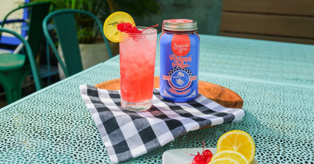 SugarlandsShine's tweet photo. Gear up for The King's appearance in Gatlinburg this Friday with The Petty Punch
Combine in a shaker with ice
🍒 1.5 oz. Petty Punch Moonshine
🍒 2.5 oz. Lemonade
🍒 Shake and strain into a glass with ice
🍒 Top with club soda
🍒 Garnish with lemon and cherry
#SipsUp
#WTDW https://t.co/B8pnPGLByR