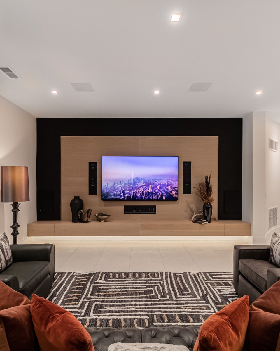 AcouArch's tweet photo. From quiet movie nights to game-day gatherings, these discreet in-wall and in-ceiling loudspeakers deliver powerful performance while staying out of sight.

#AcousticArchitects #MeridianAudio #SoundDesign https://t.co/TweqCURAf2